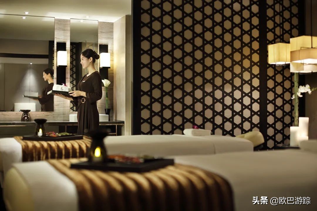 魔都四叶草洲际酒店，享缤纷自助大餐，国庆畅玩快闪啤酒节