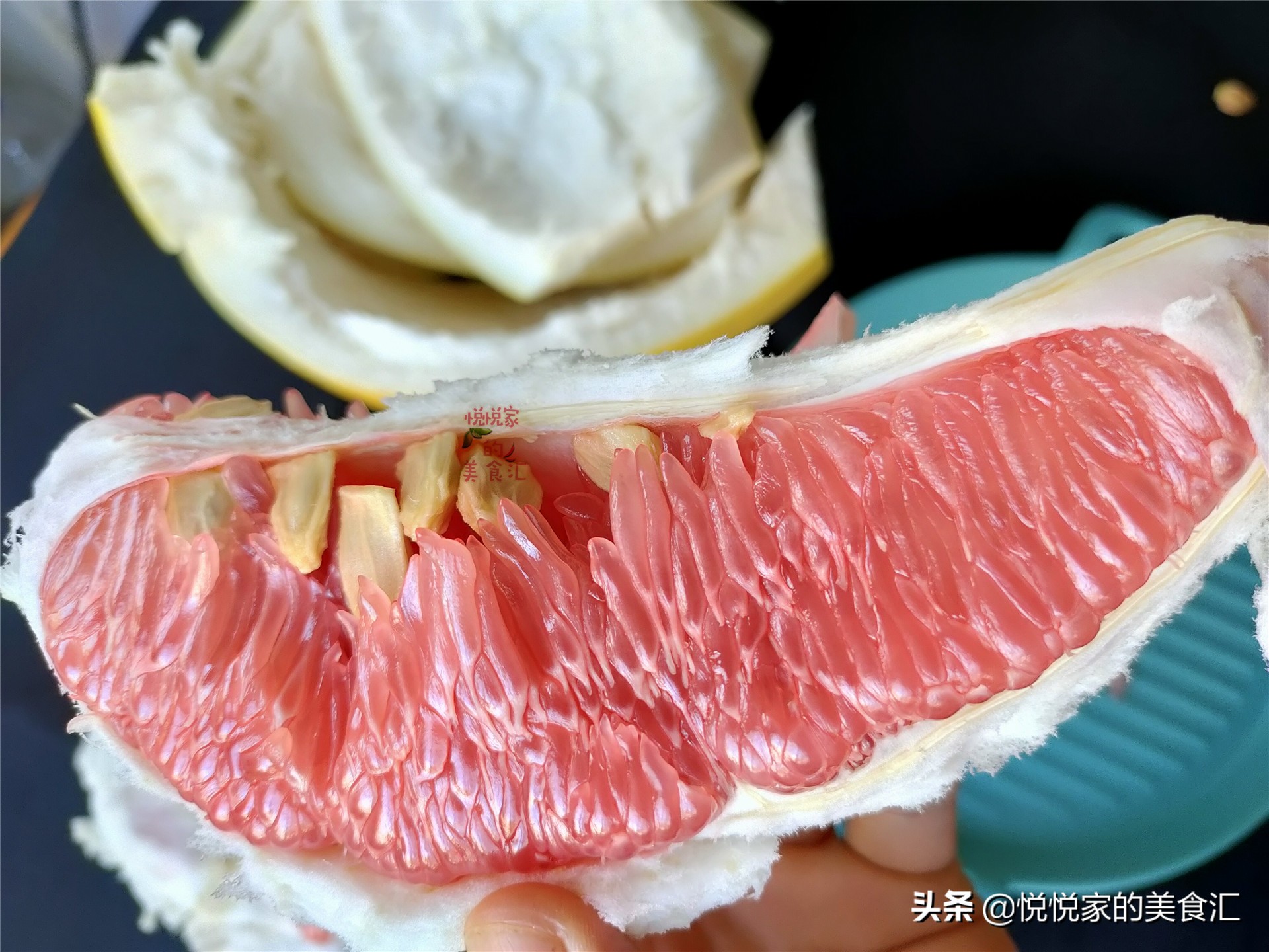 怎么挑柚子比较好吃,怎样挑柚子又甜又有水分又好吃