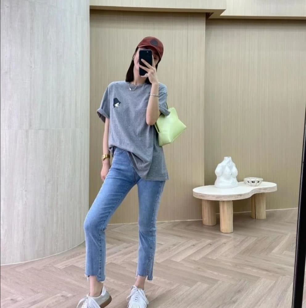 微胖黑色t恤怎么穿才好看,肥t恤女怎么搭配