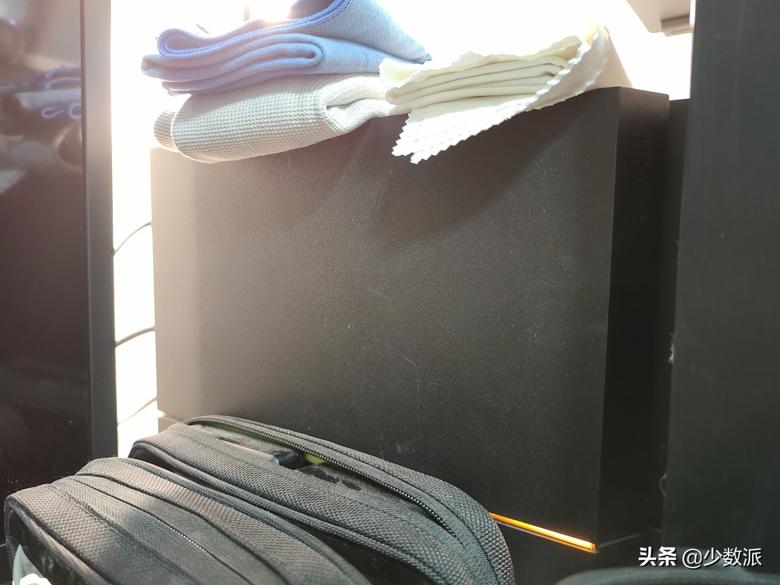 这也许是设备最多的桌面？我的「实用主义器材派」桌面分享