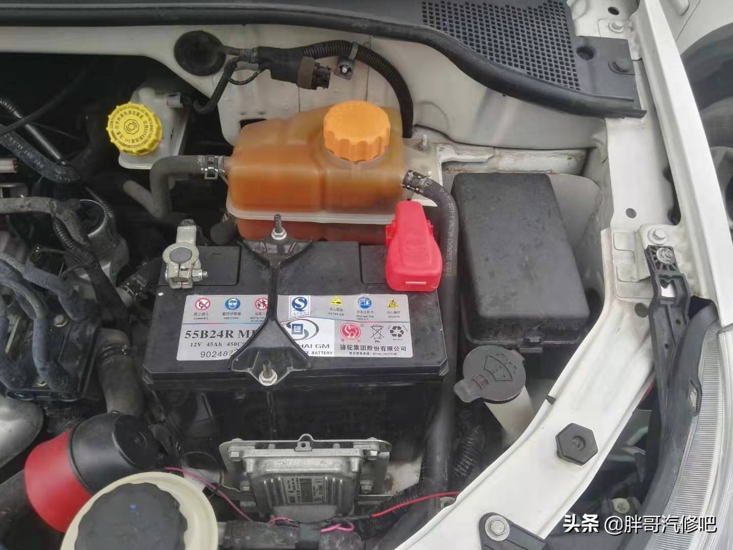 胖哥2万大洋刚收的合资三厢小车，国庆假日开着出去玩一玩