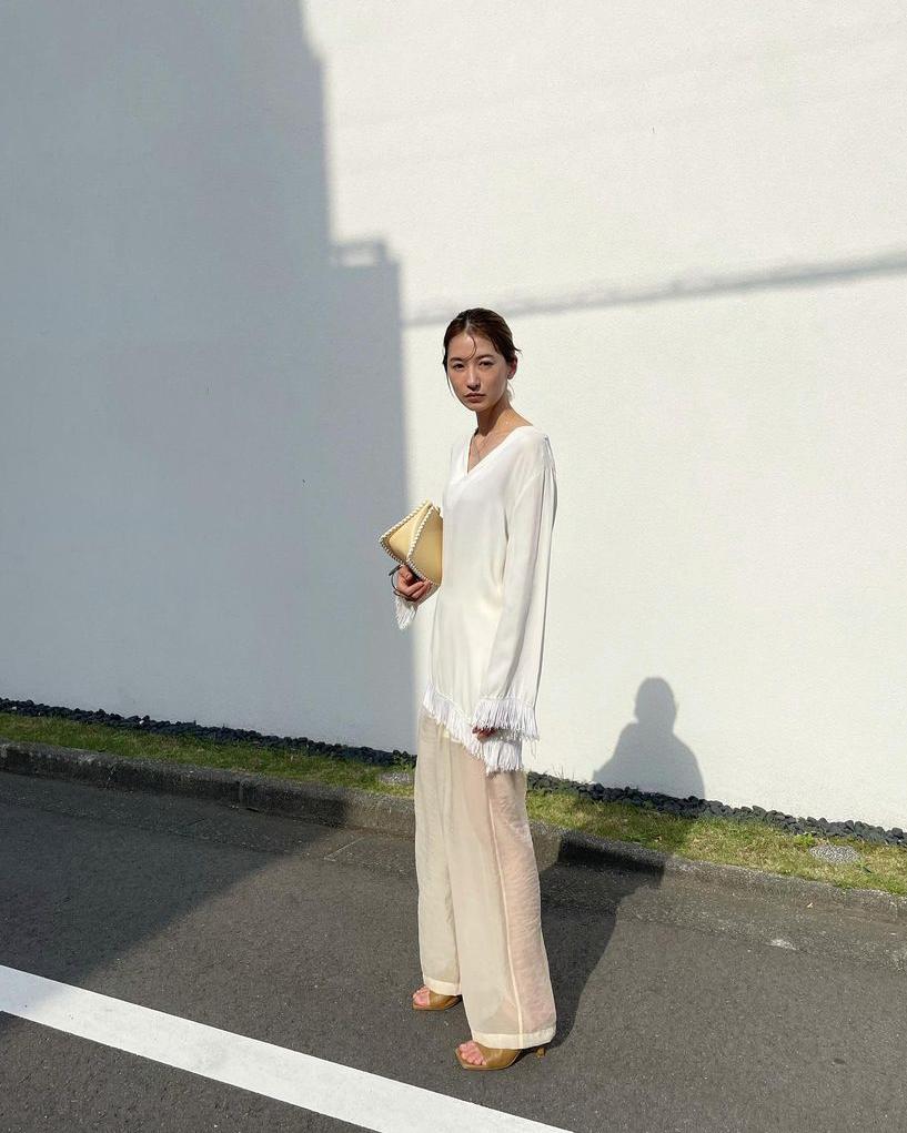 喜欢宽松衣服怎么办,怎么把宽松版的衣服穿有型