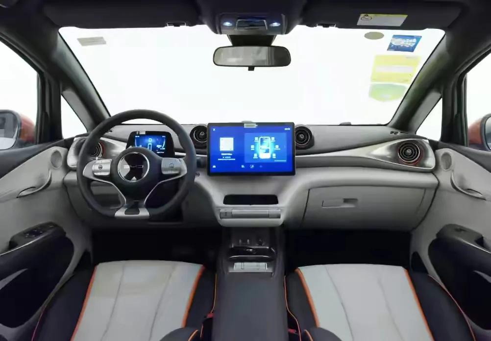 比亚迪第一款真正意义上的新能源汽车－－海豚