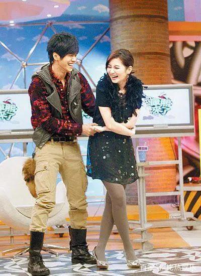 周扬青罗志祥分手：老娘9年青春喂了猪！