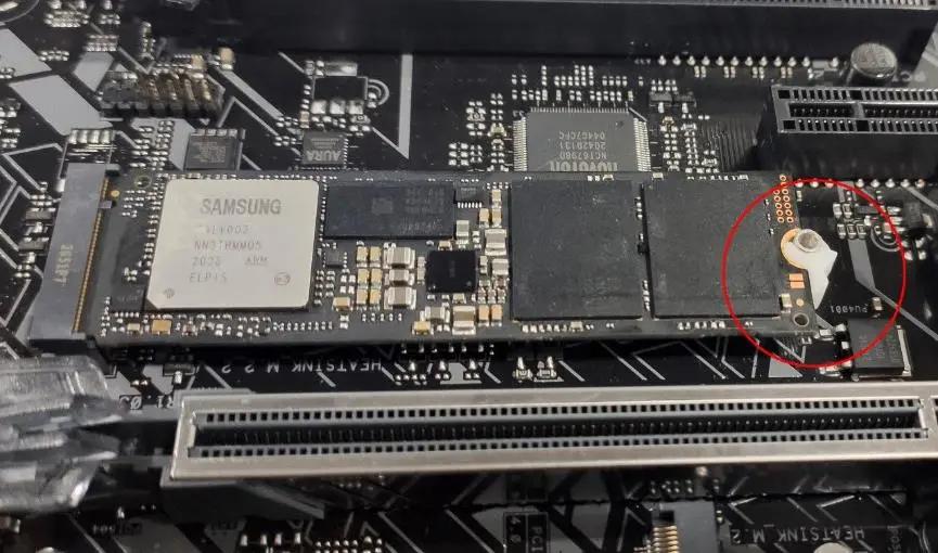 m.2不带螺丝吗,我再也不用担心