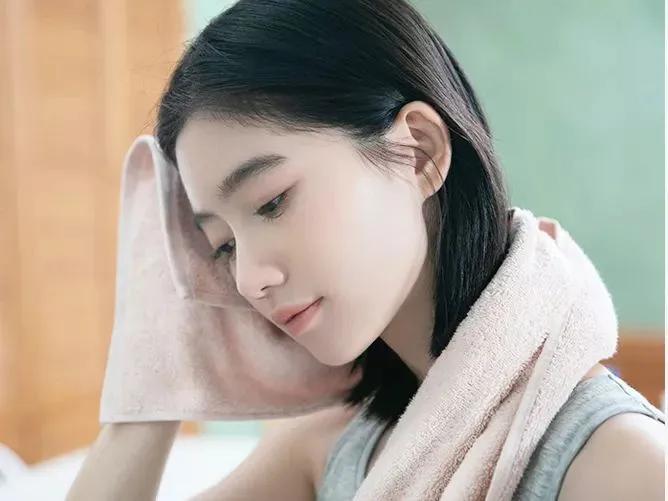 染发后怎么洗头不伤头皮,酮康唑洗头染发掉色