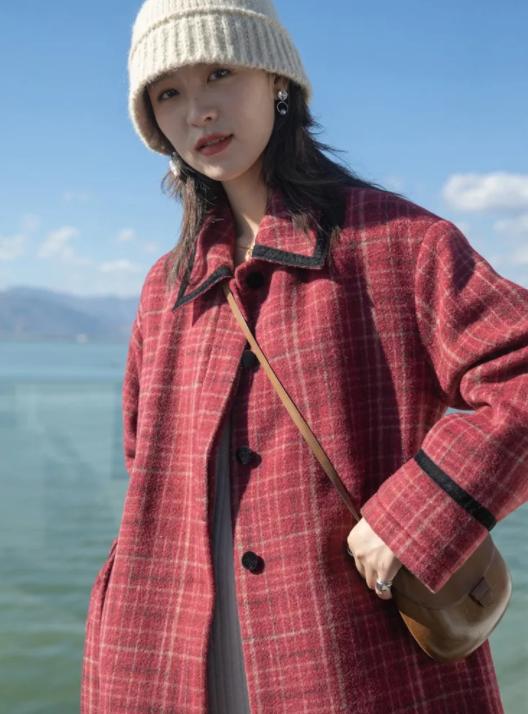 红格子衬衣搭配什么外套,复古红格子中长款外套怎么搭配