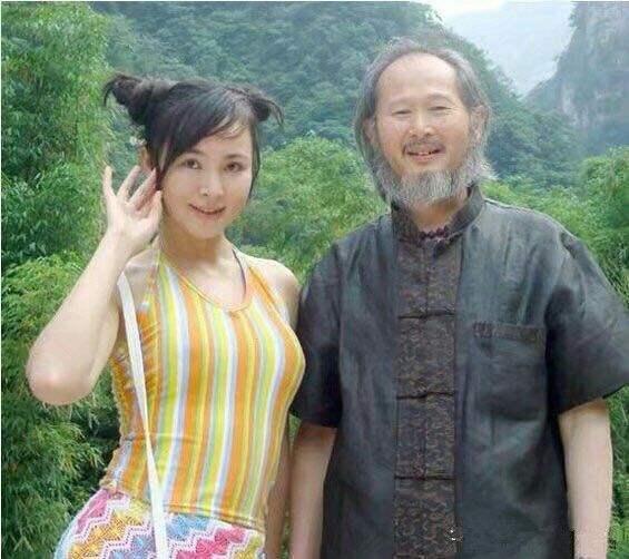 李壮平：女儿自愿当人体模特，6年画了百幅画，富商出资上亿买断