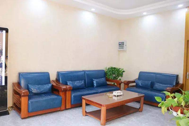 揭秘！天津路这家店，门口停满豪车！还不时有各种靓丽女子进出.