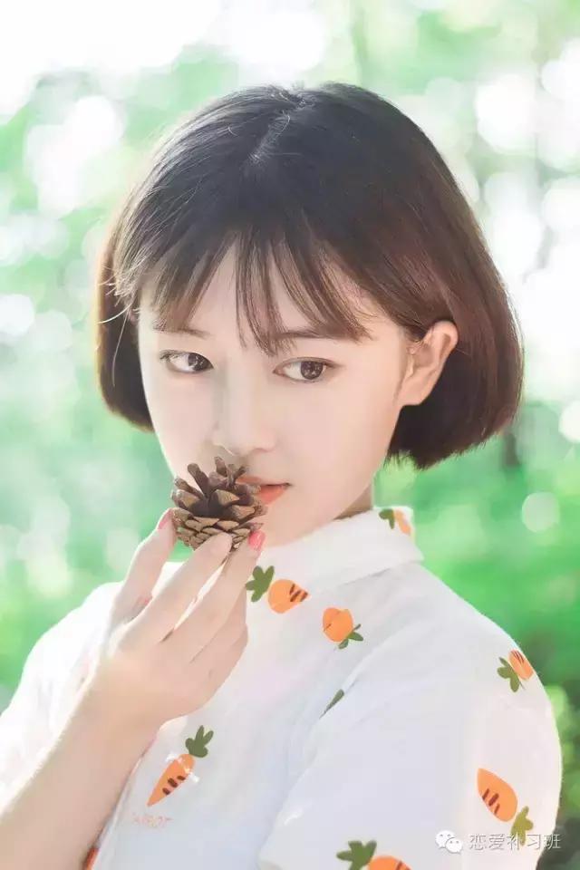 与女同学聊天的技巧和方法,和女神刚加上微信怎么聊