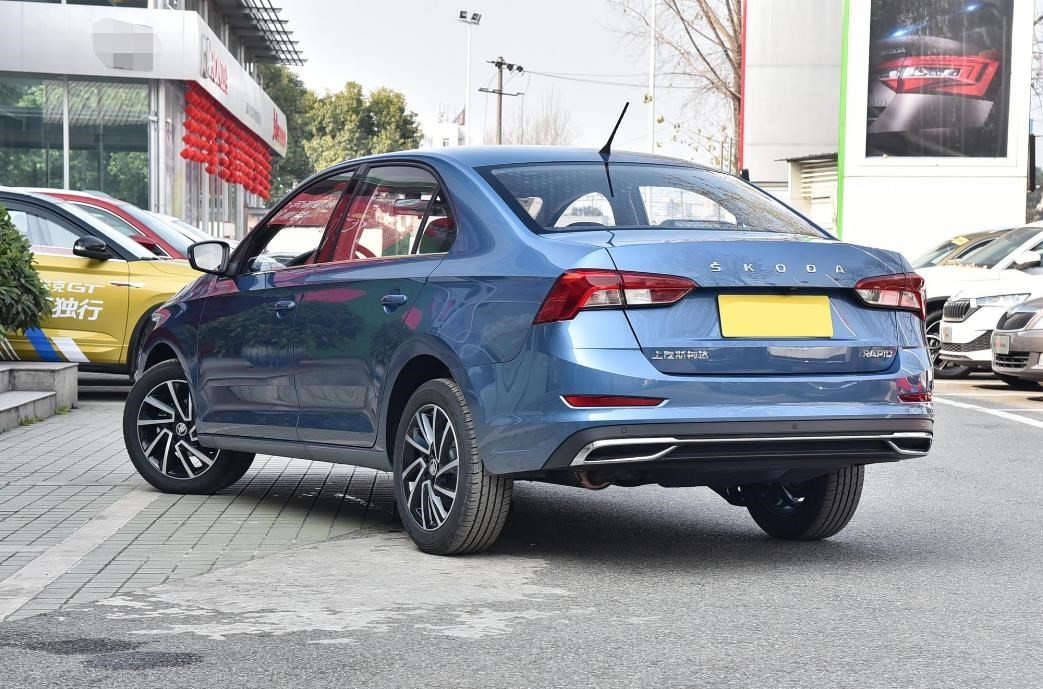 油耗低的车5万左右,油耗5.0左右的车