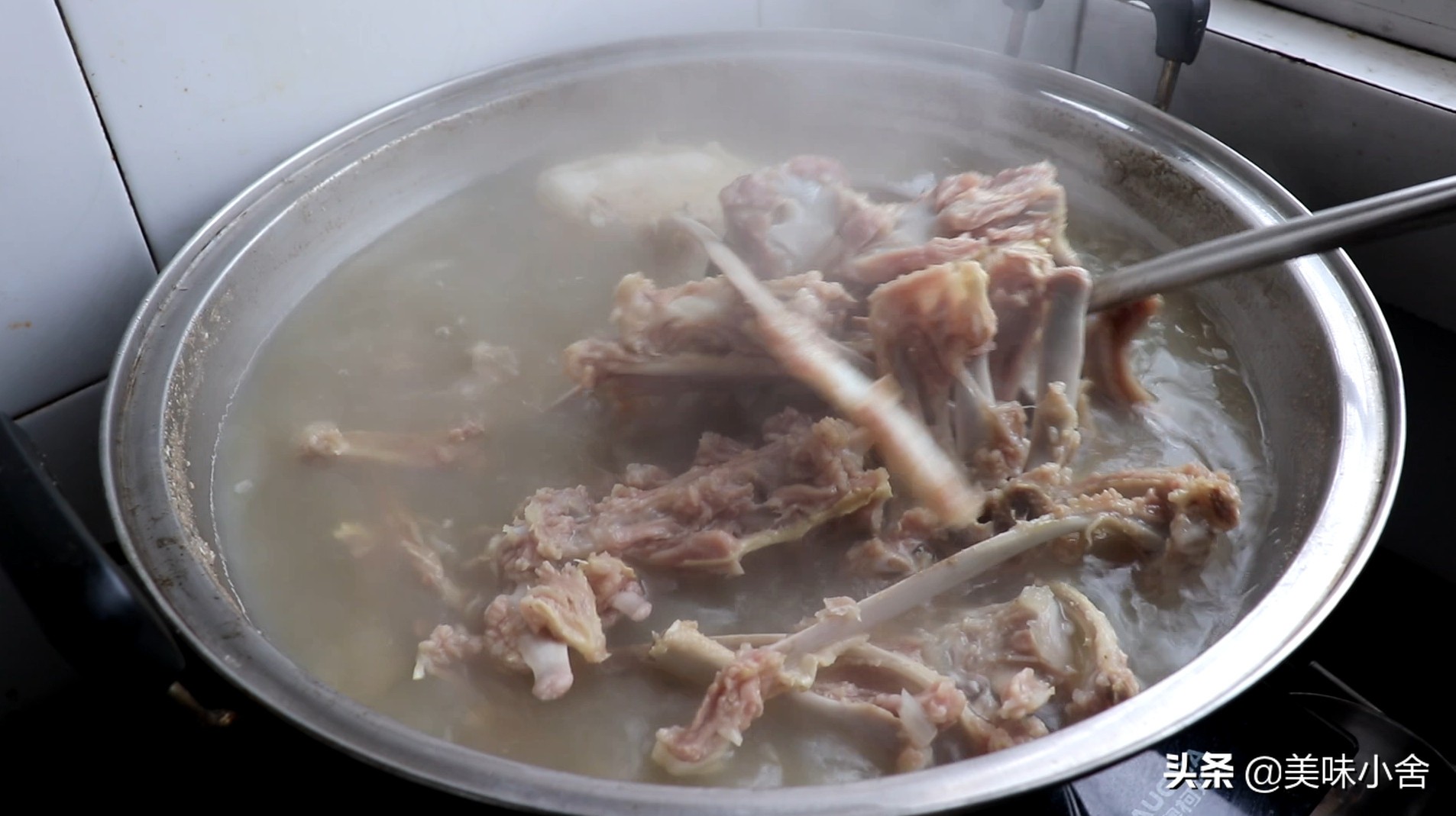 炖羊肉汤怎么炖没有臭味,炖羊肉汤记住不要直接炖小诀窍