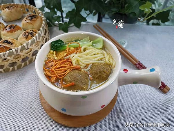 早饭米粉汤的做法,早餐米粉汤底清而不腻做法