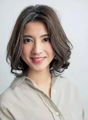 剪了个新刘海后，美颜滤镜我都删了