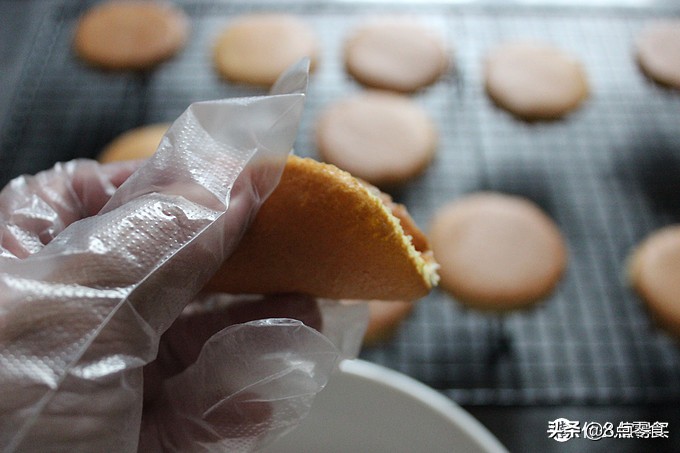 轻松玩烘焙想吃红遍四海八荒的肉松小贝可是又不想排队，自己做