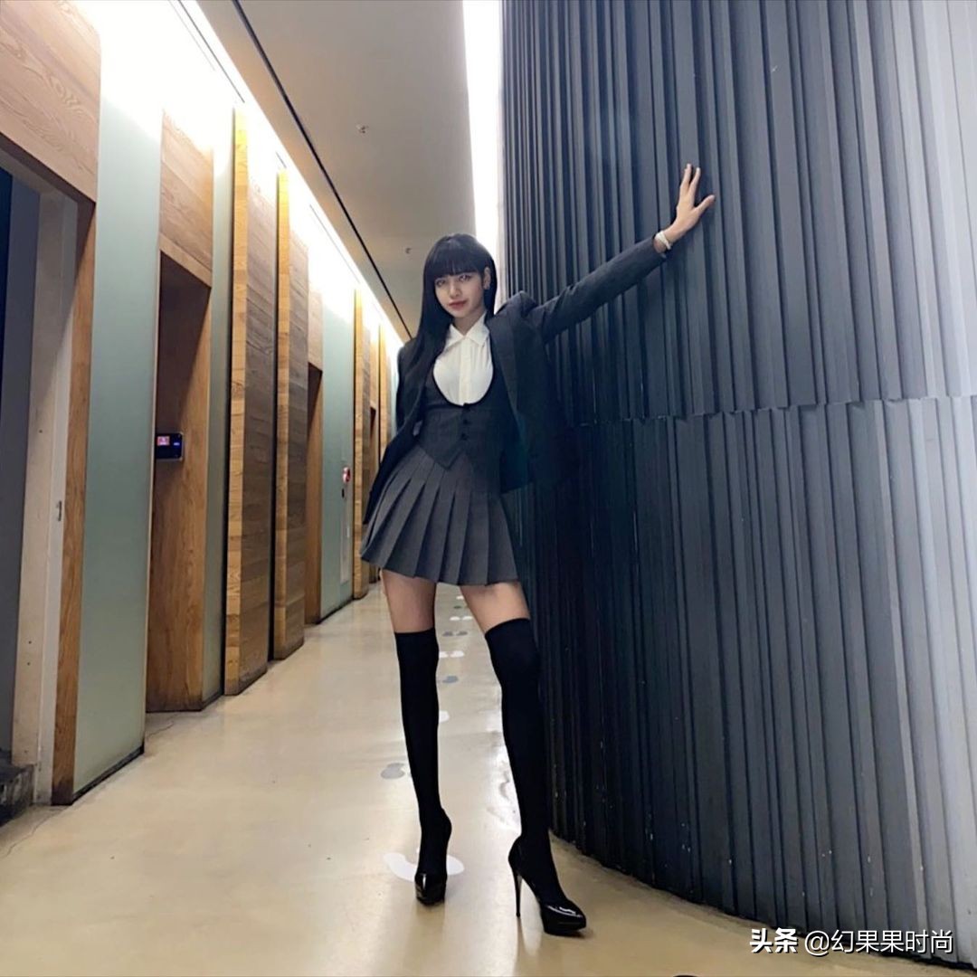 过膝长靴潮流穿搭法！小个子肉肉女一样可以穿出纤细铅笔腿