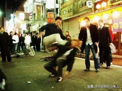 日本黑社会老大年轻的时候,日本黑社会现在的状况