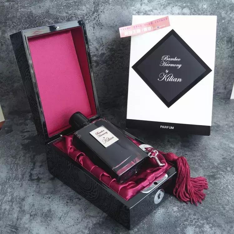 过年穿上红衣服还不够，喷上这支香水就是欧气最旺的锦鲤本鲤