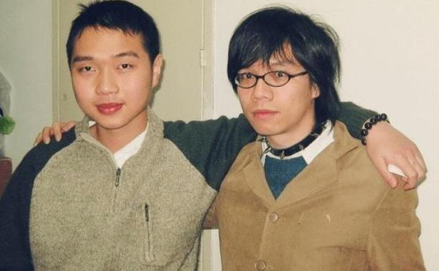 他卖丑成名，拍戏从未让周星驰喊NG，今股沟男发福变呆萌大叔