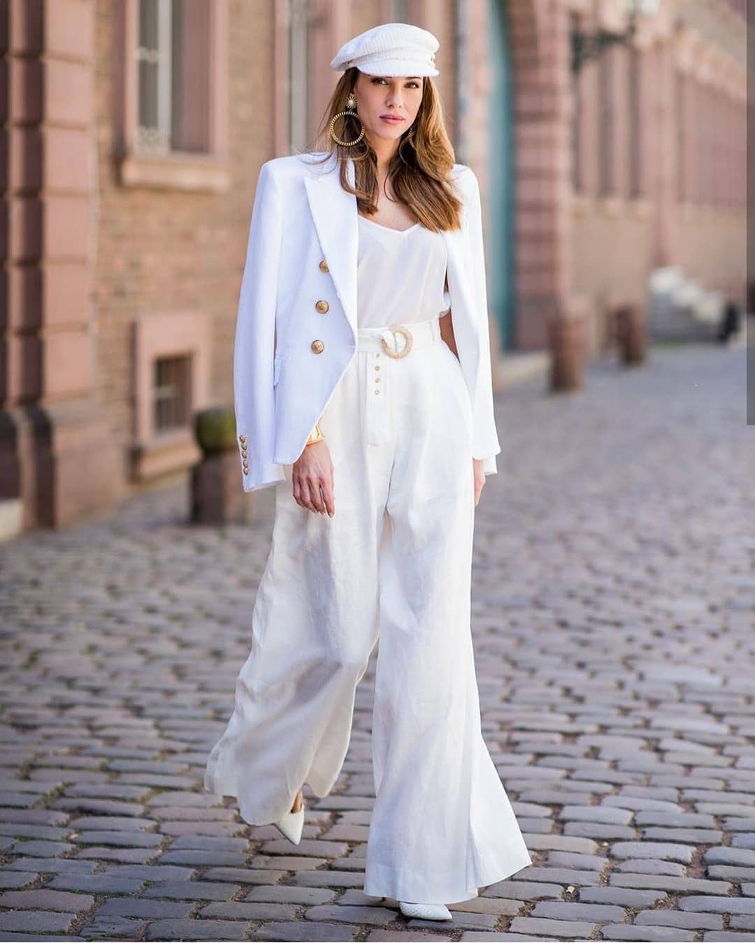 小个子千万不要穿直筒阔腿裤,小个子不要选择束脚裤