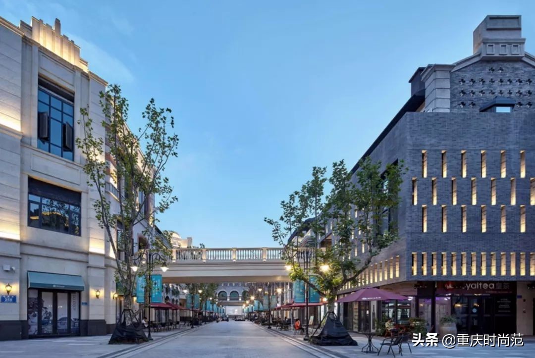 重庆月光之城星巴克,重庆最大的星巴克在哪里