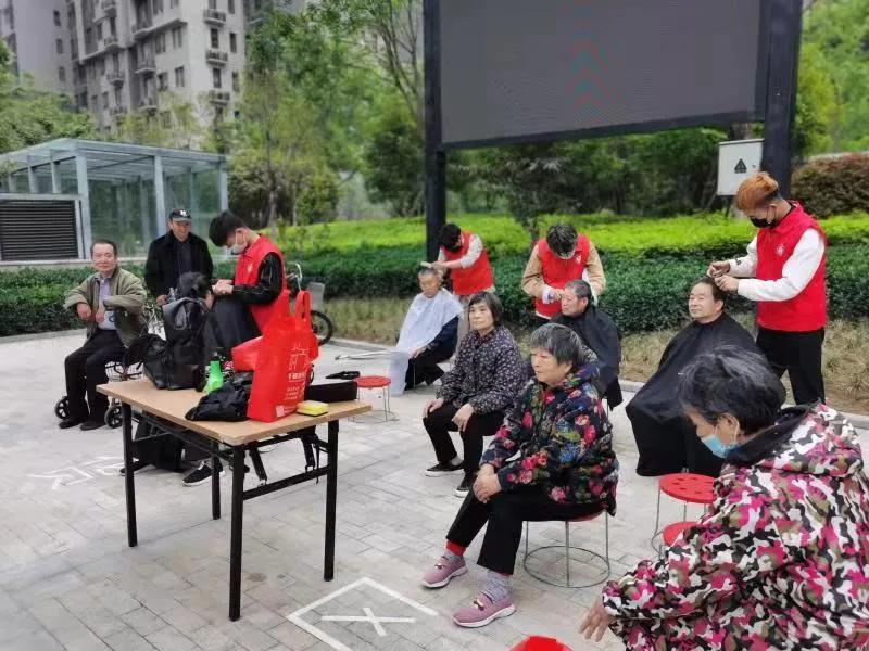 红色物业便民服务,红色物业全覆盖服务群众暖人心