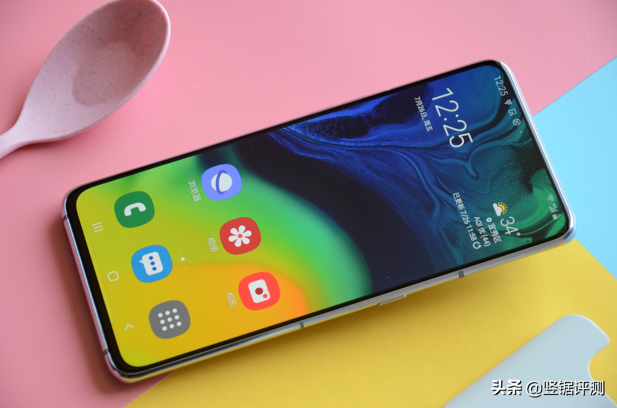 三星A80深度评测，6.7英寸全面屏，旋转摄像头设计