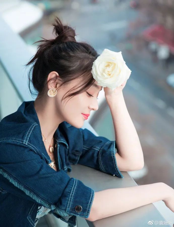 世上有两种白皮肤让你沉醉，一种是袁珊珊一种是你......