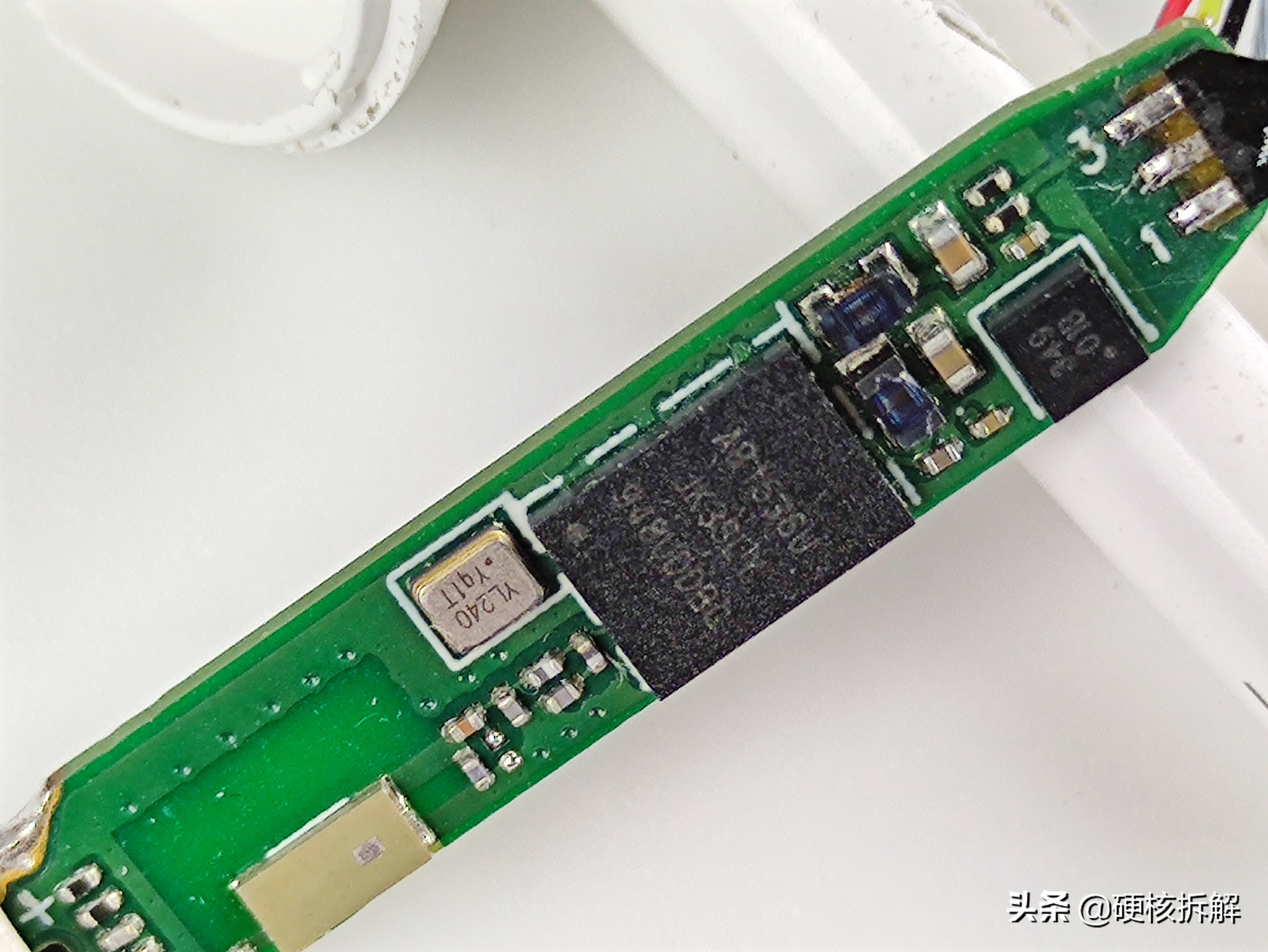 拆解苹果airpods和华强北airpods,拆解airpods耳机喇叭