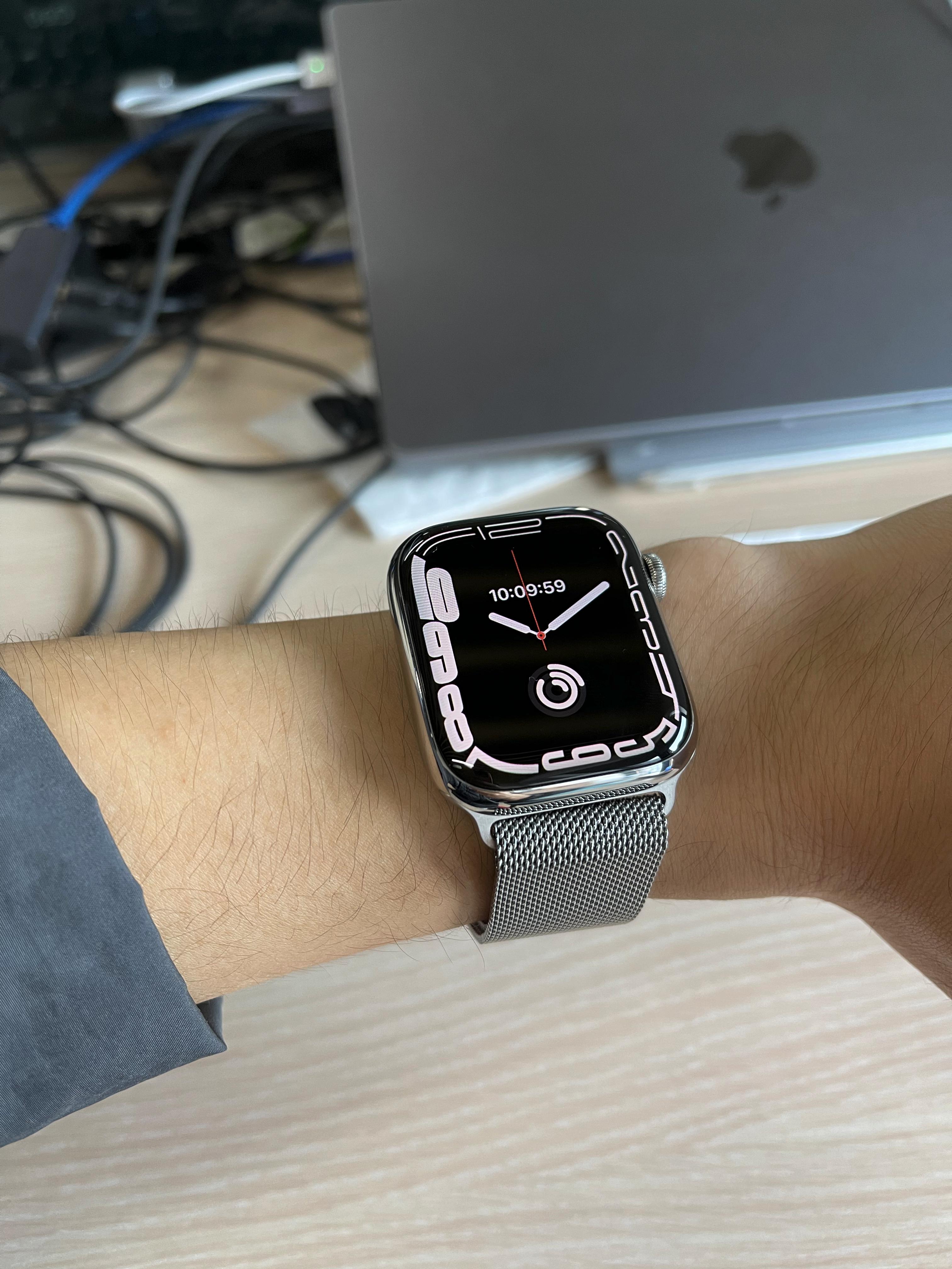 AppleWatchSeries7银色不锈钢相伴一周，边框是真窄，续航是真差