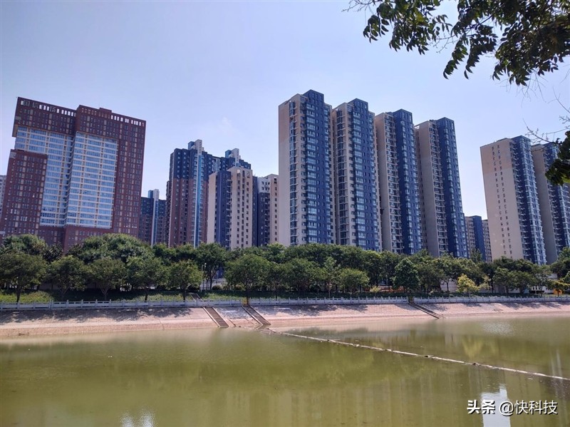 摩托罗拉edge轻奢版和摩托罗拉s30,摩托罗拉edge轻奢版跑分多少