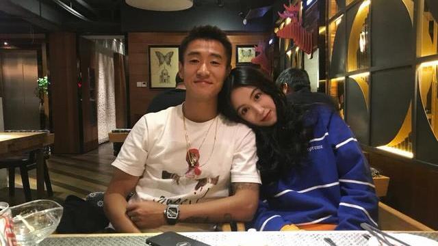 韦世豪现任老婆照,韦世豪与女朋友照片