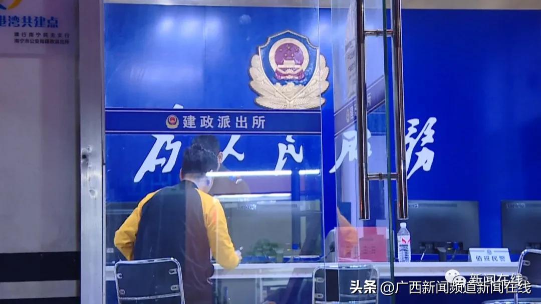 男子当街踢死小猫确认死亡后离开,广西男子一脚踢死小猫后续