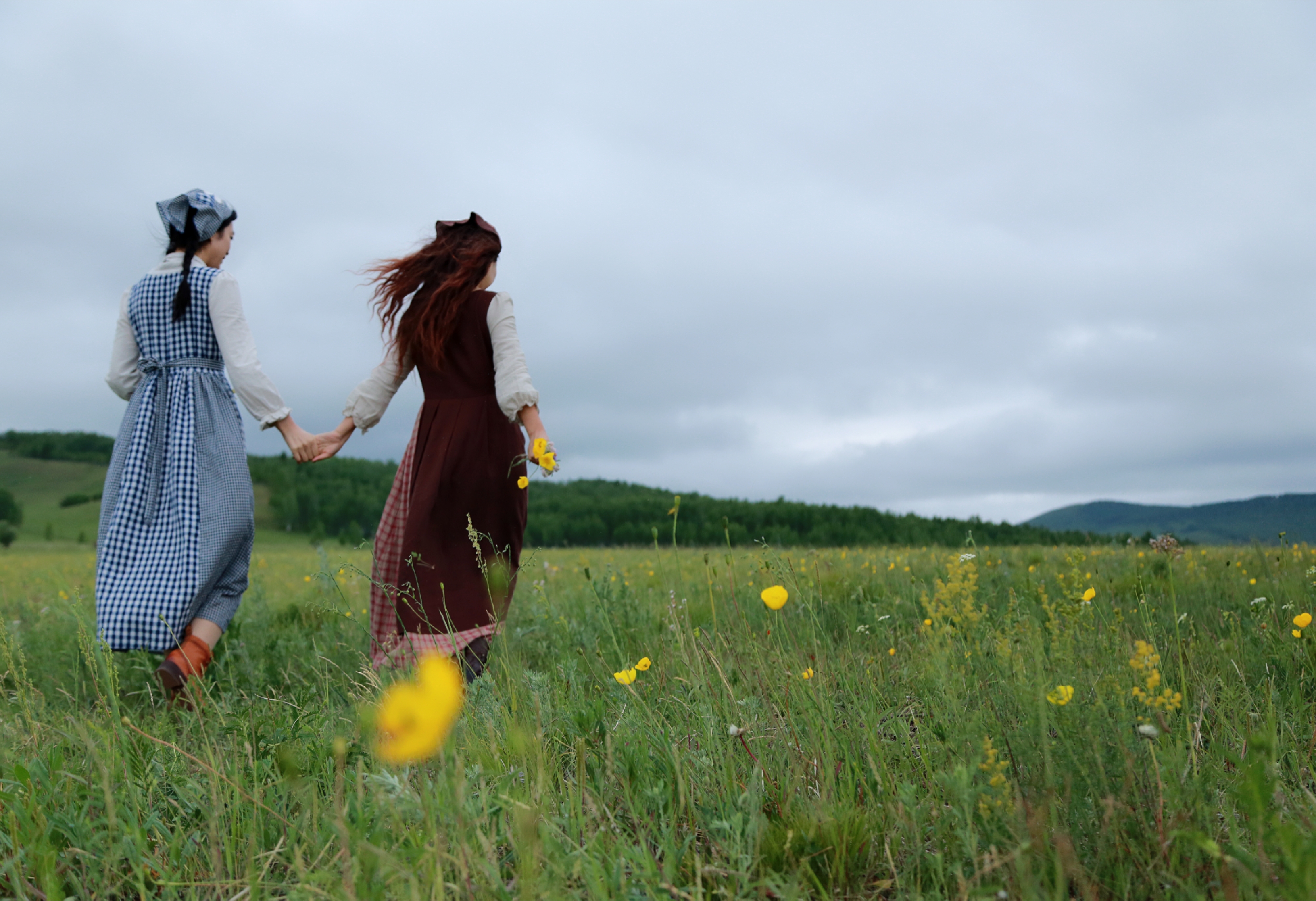 闺蜜旅游拍照片怎么摆动作,闺蜜旅游拍照姿势大全站姿