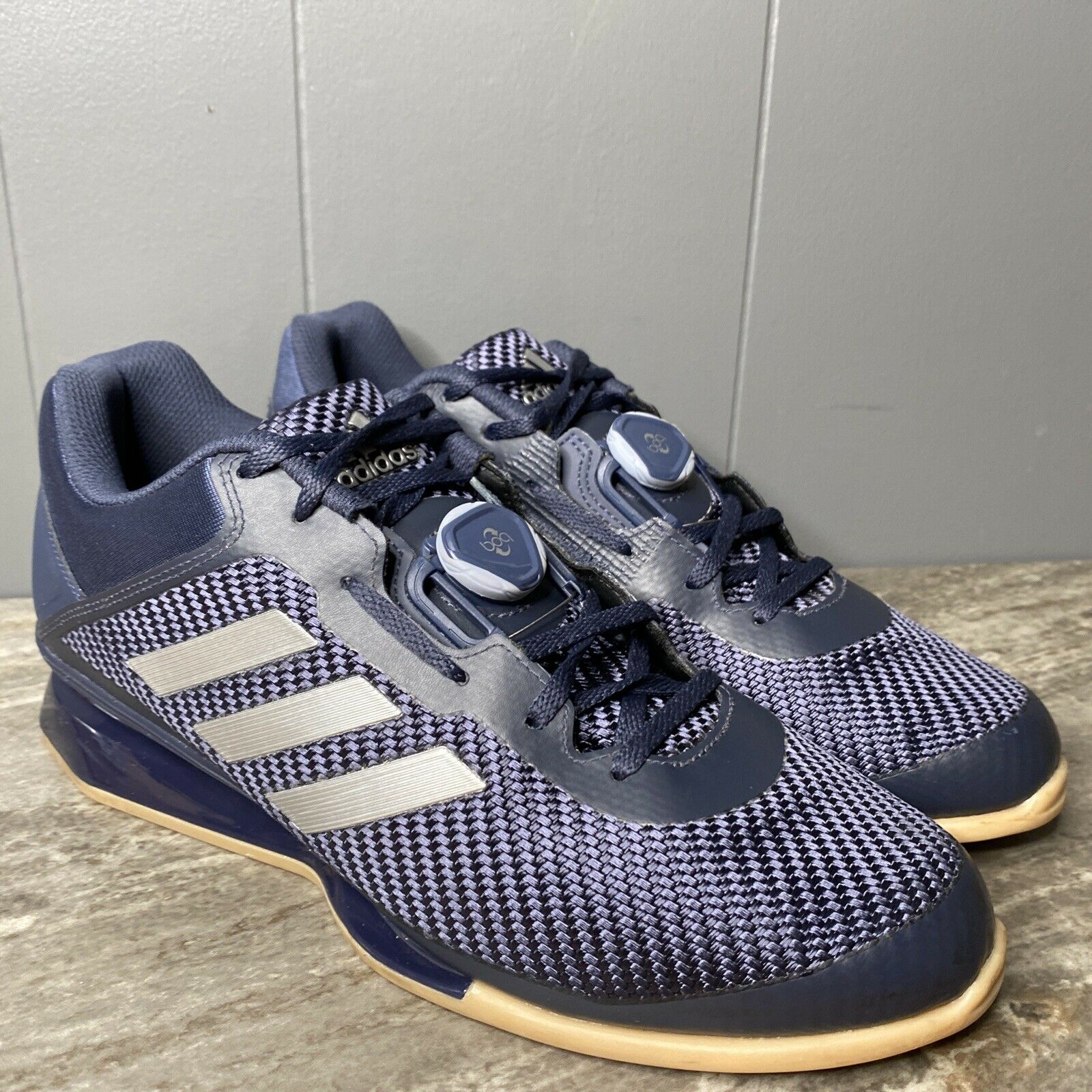 吕小军举重鞋和安踏举重鞋区别,安踏在国外健身圈被吕小军带火了