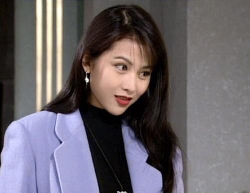 47岁蔡少芬生三胎后瘦成纸片人,蔡少芬自曝37岁高龄产子