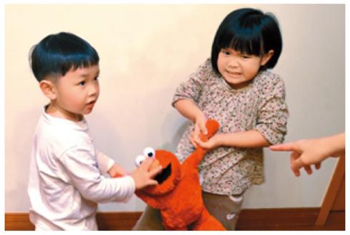 被自家宝宝咬出血了怎么办,宝宝被同学咬到有红印