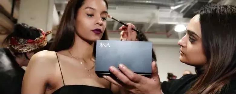 venusmarble九色眼影测评,橘朵的单色眼影新版和旧版对比