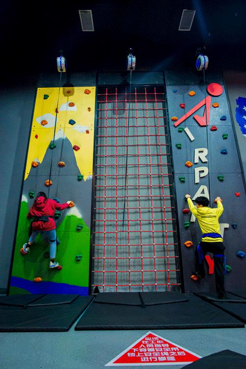 滑滑梯和蹦床乐园,弹力空间蹦床滑梯