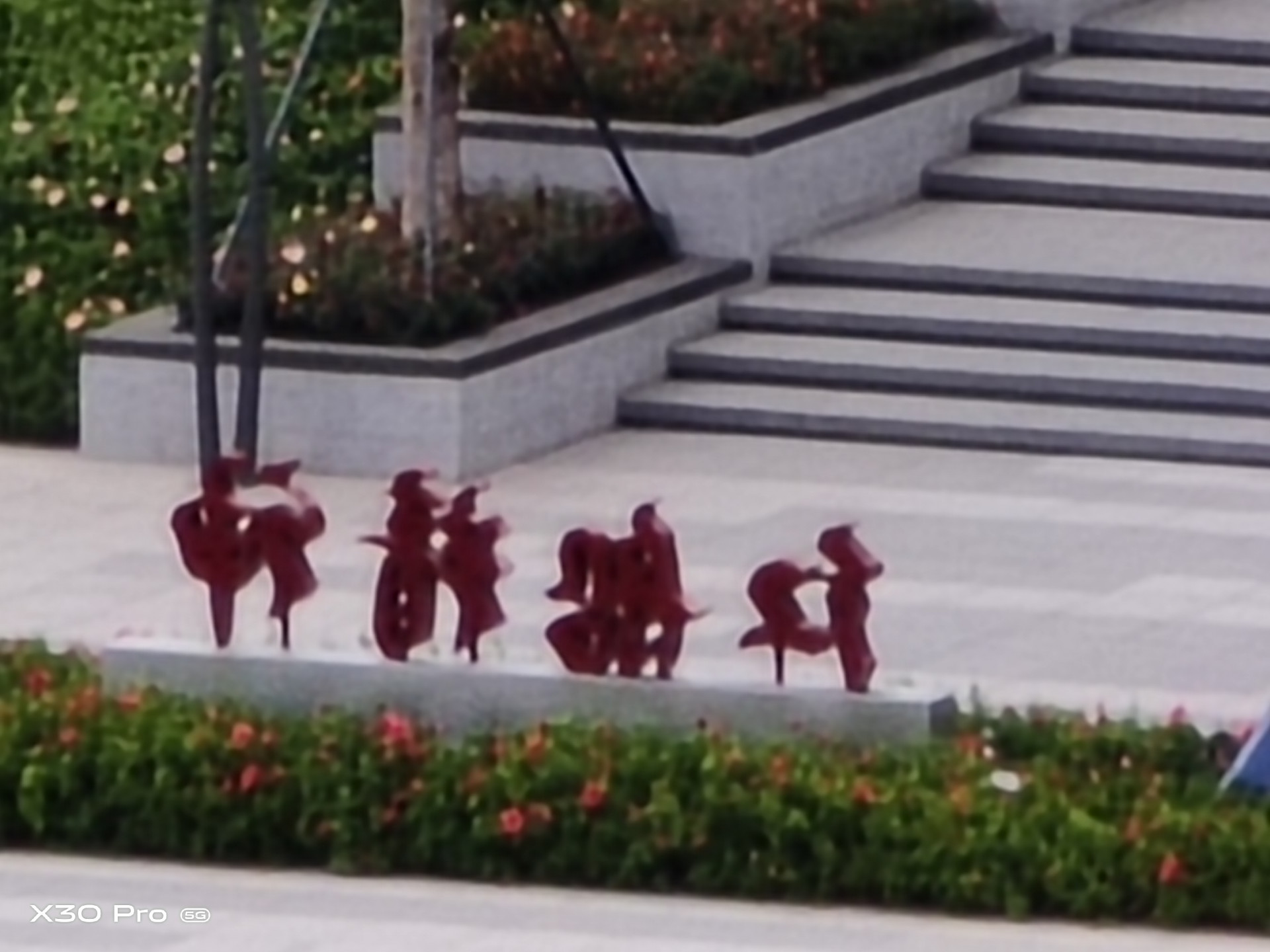 vivox30pro搭载三星5g芯片980,vivox30pro是第一款5g手机