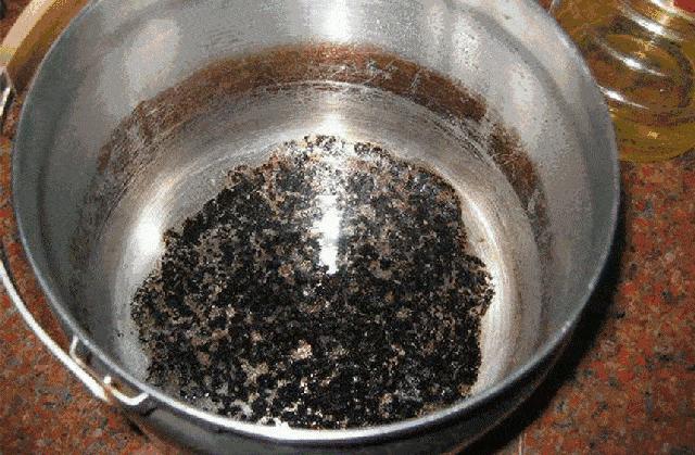 锅底除黑清洁剂使用方法,锅底黑垢清洁剂水能洗干净吗