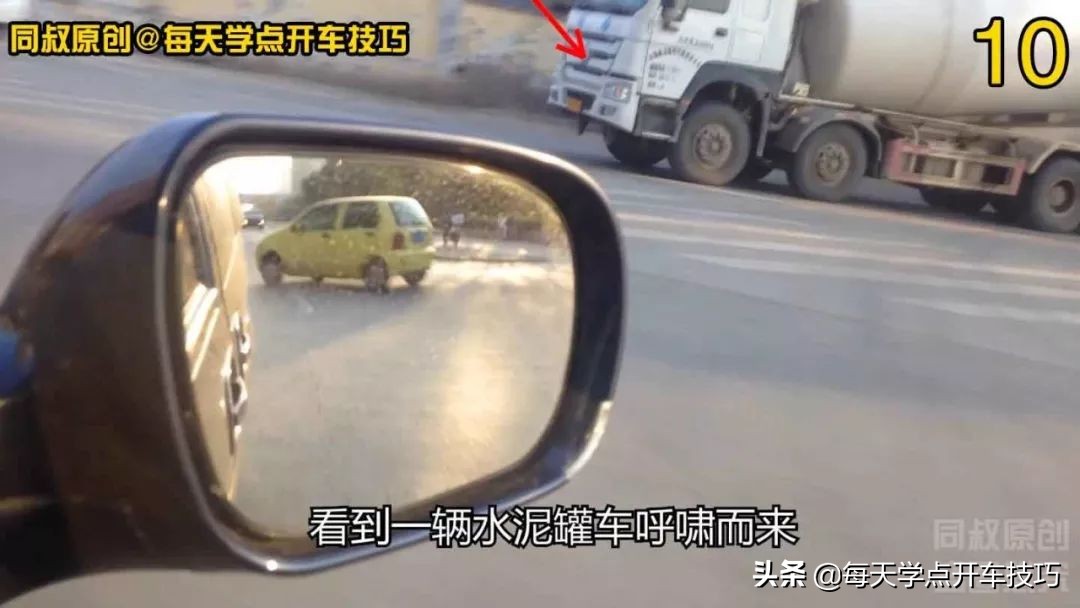 黄灯右转弯直行怎么处罚,直行红灯右转黄灯闪烁能过吗