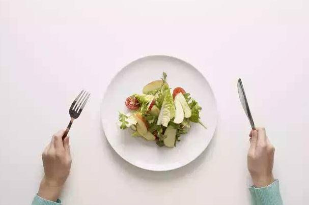 一男子喉咙痛险些丧命,左腮帮子疼警惕四种原因