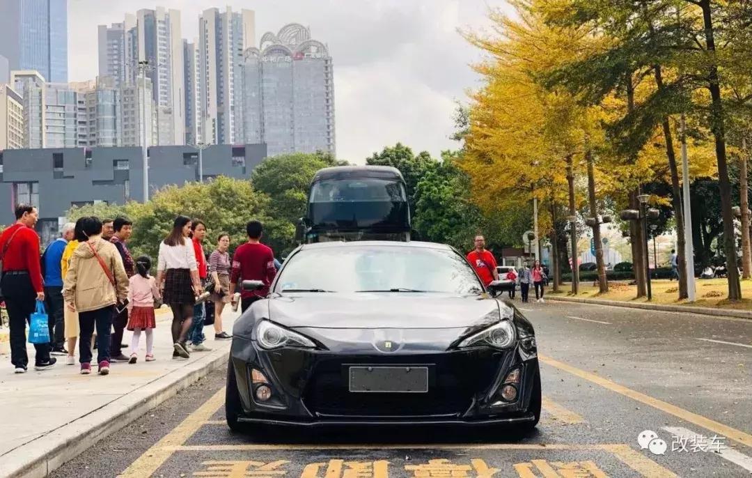 丰田86轮毂装18寸还是17寸好,丰田86加宽体