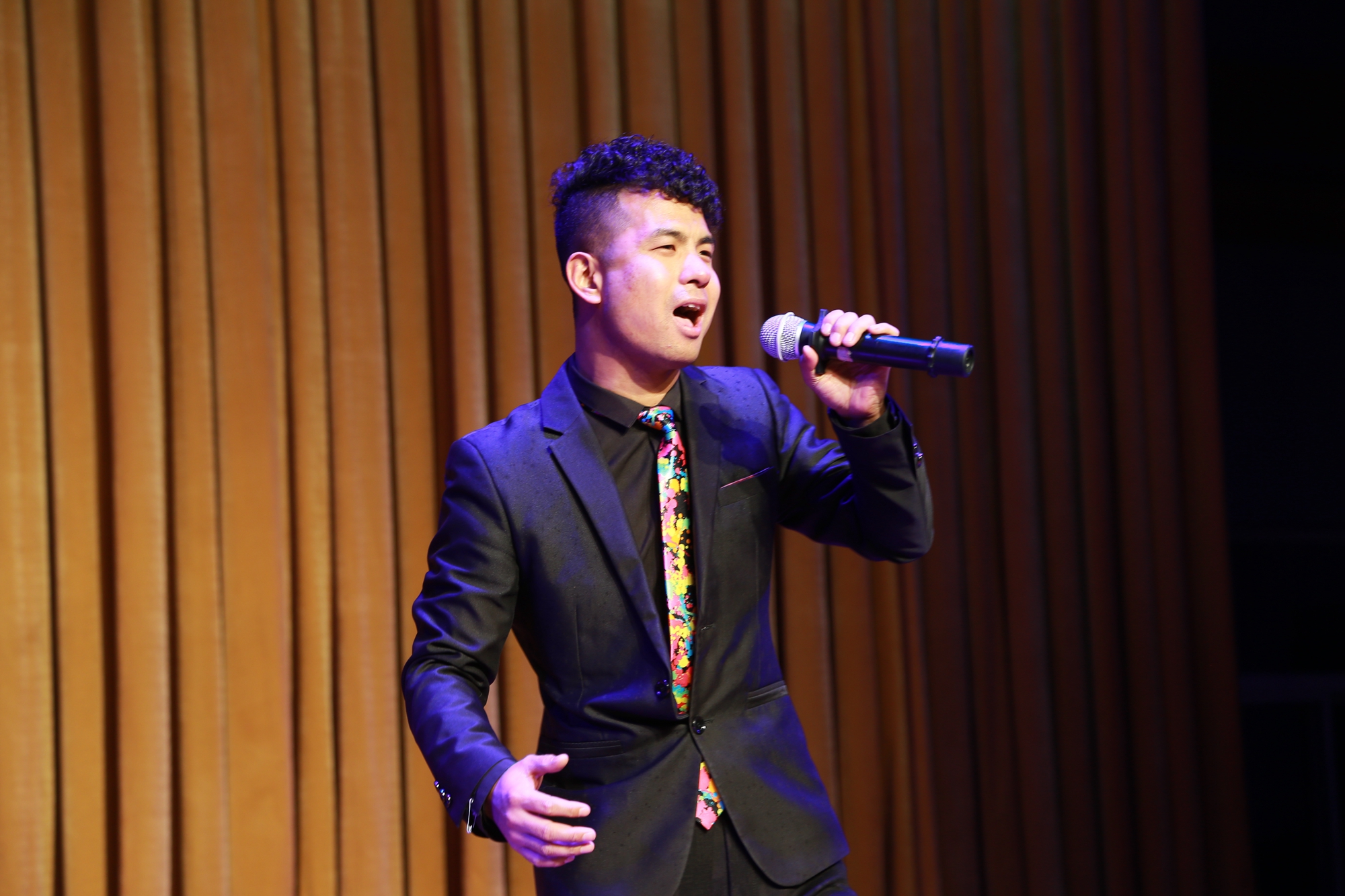 金鸡艺术《舞动人生梦想起航》专场晚会在青少年活动中心演出