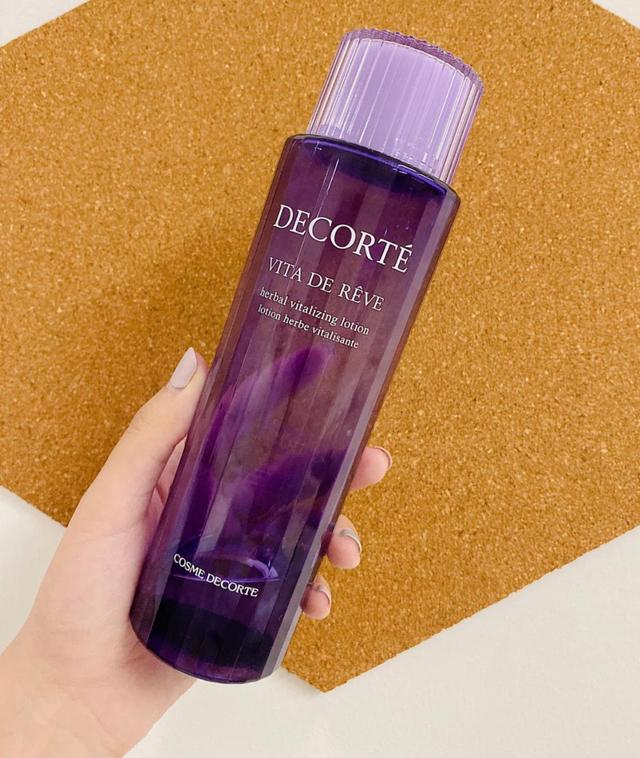 奥尔滨水乳和黛珂对比,黛珂和奥尔滨雪肌精哪个好