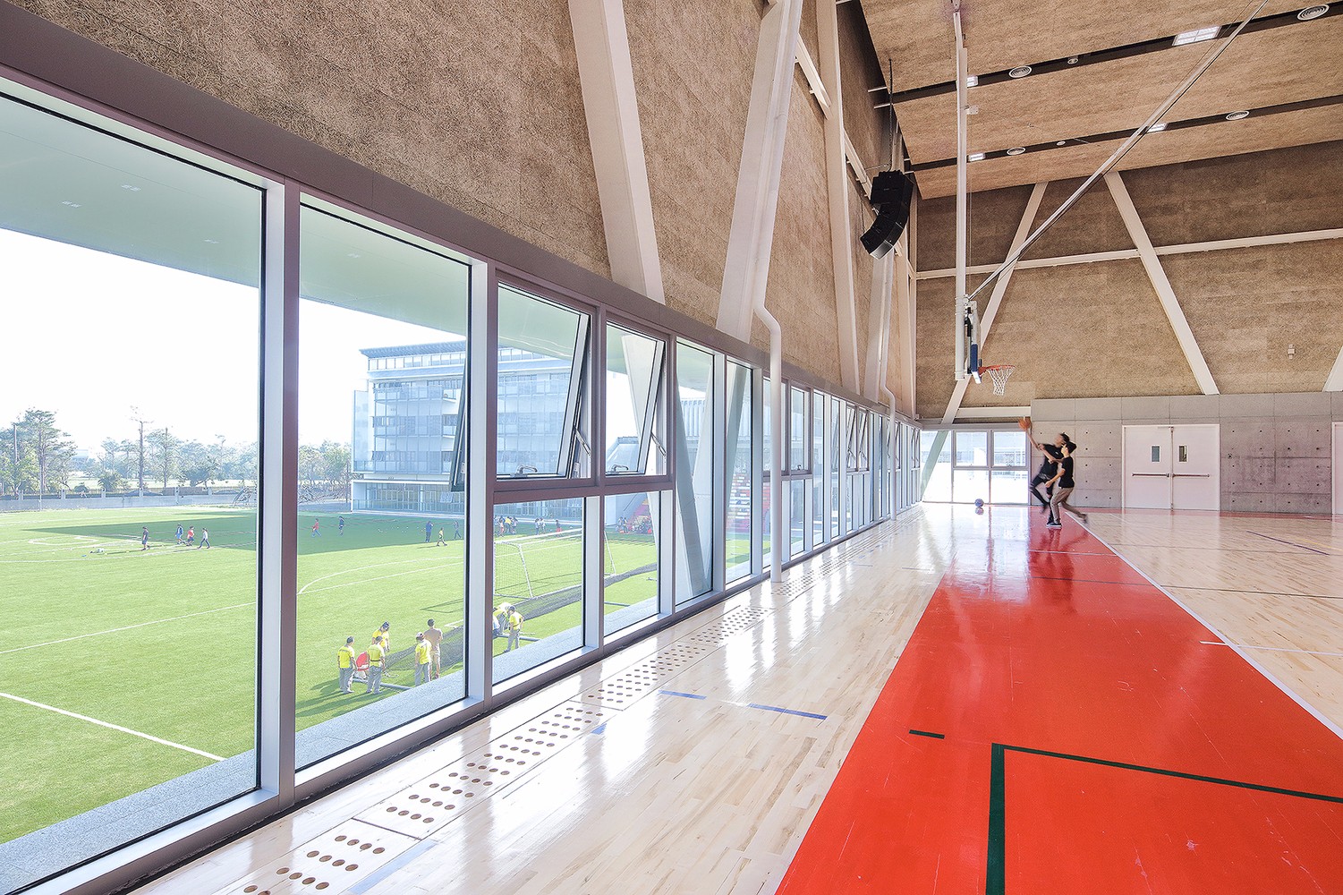 外表平平内部却别有洞天,看似平常里面别有洞天的豪华建筑