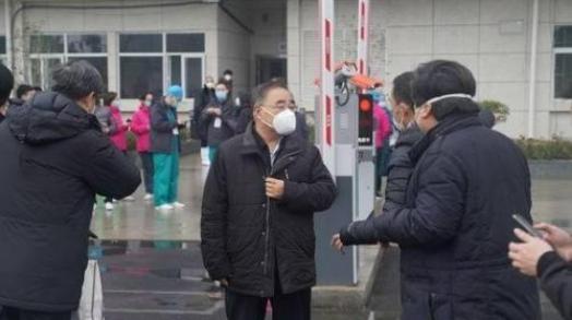 公交站自助口罩售卖机,口罩自助售卖机免费投放