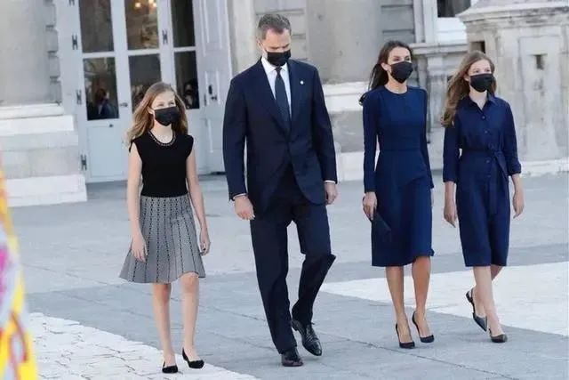 “在逃国王”卡洛斯：傀儡王子、最帅国王，拥有至少1500位*妇情**