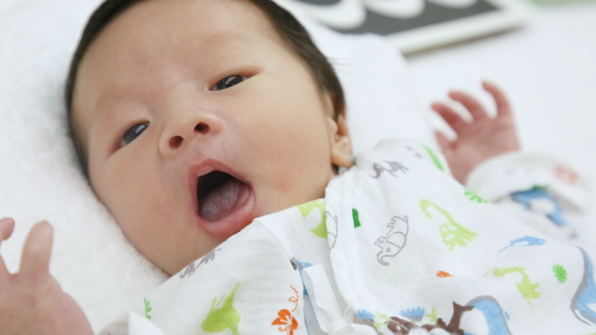 爽身粉吃到宝宝嘴里对宝宝有害吗,爽身粉会对婴儿有早熟的危害吗